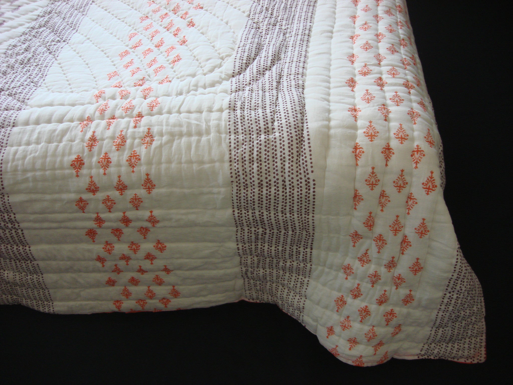 QBP 109 - Handmade, reversible, cotton, block printed quilt in sunny orange Egyptian design - Pentagon Crafts