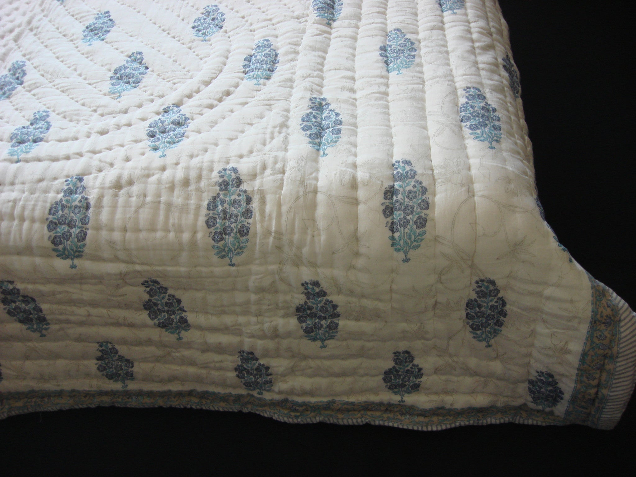 QBP 116 - Handmade quilt, cotton, block printed flower bunches in soft blue - Pentagon Crafts