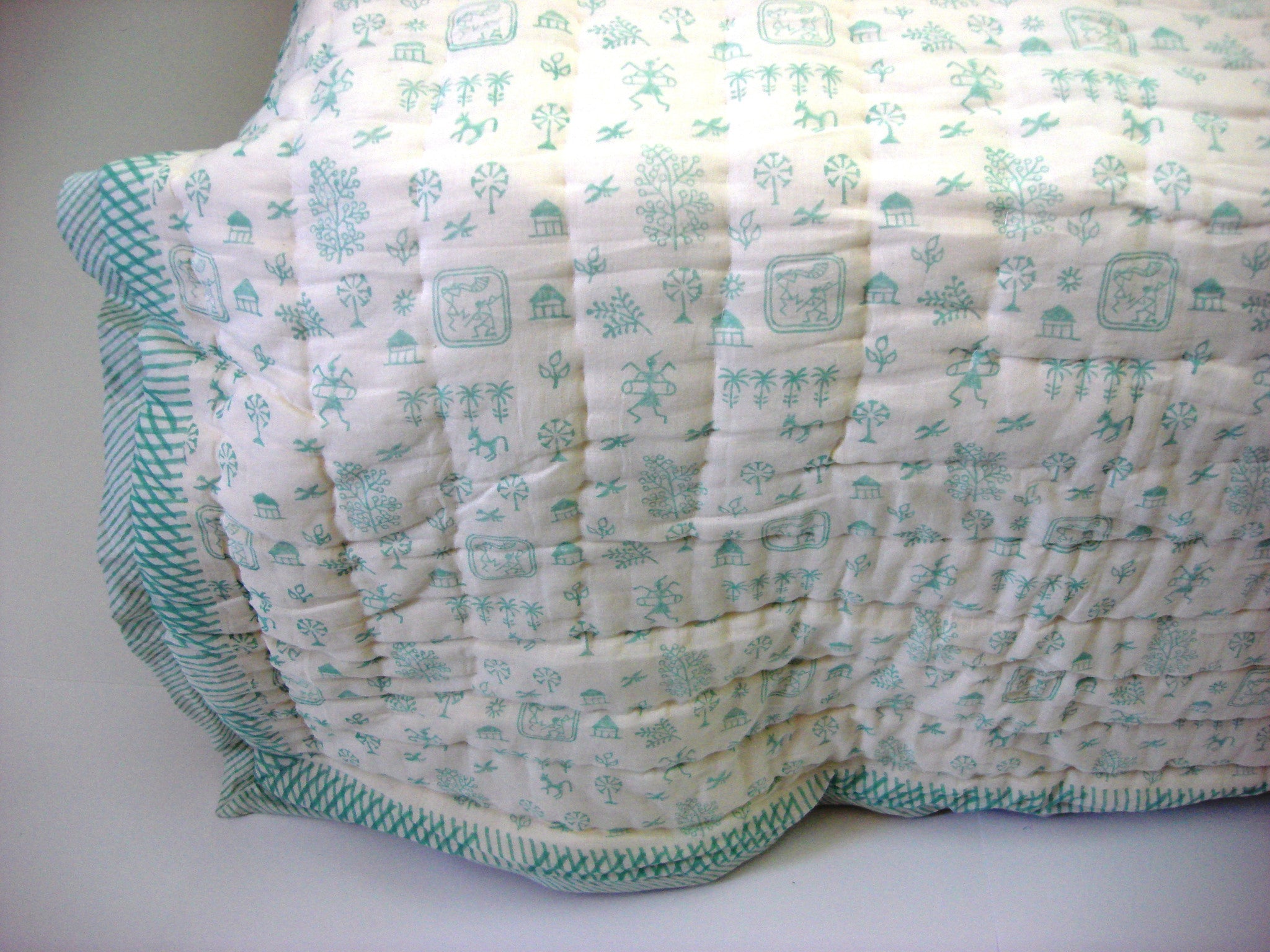 100% Handmade Cotton Queen Quilt - Pastel Green - Pentagon Crafts