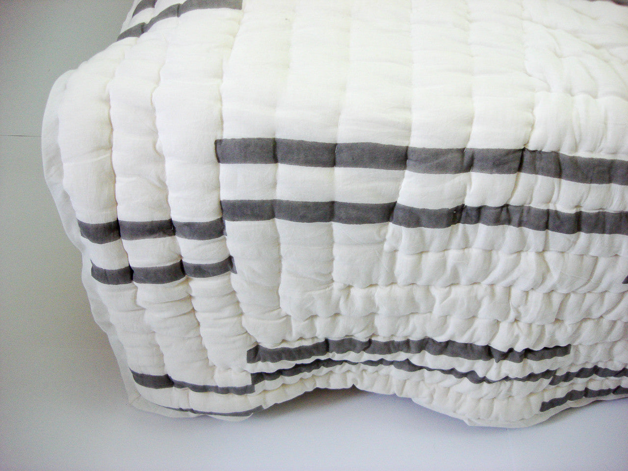 100% Handmade Cotton Quilt - Black Stripes - Pentagon Crafts