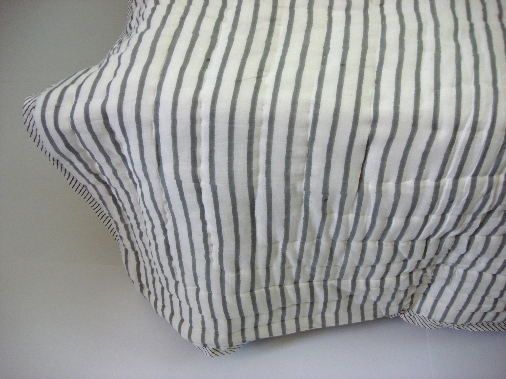 100% Handmade Cotton Patchwork Dark Quilt - Pentagon Crafts