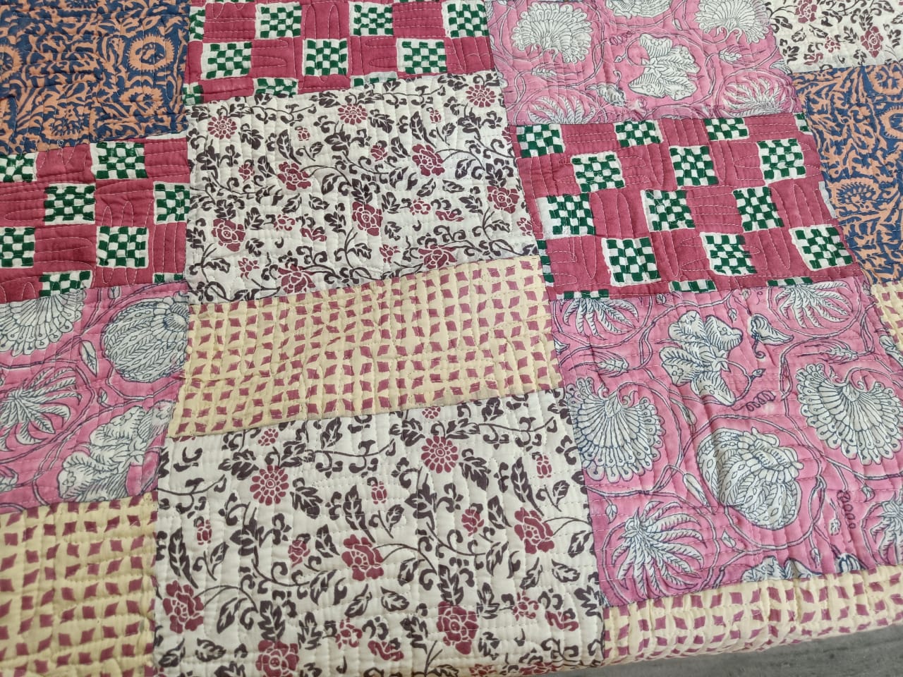 Roysha 2022 All Season Handmade Lightweight Queen Quilt, Jaipuri Prism Patchwork, Queen Bedspread, 100% Cotton Throw, Pink & Grey